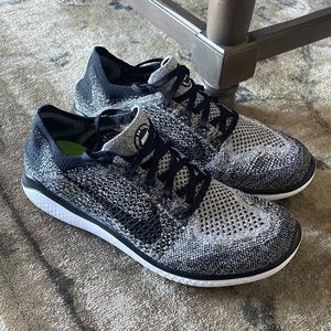 Nike flyknit free run women size 10 sneakers